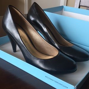 Antonio Melani black leather pumps
